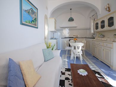 This apartment lies just a few metres from the main beach of Positano